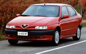 Tapis pour Alfa Romeo 146. 