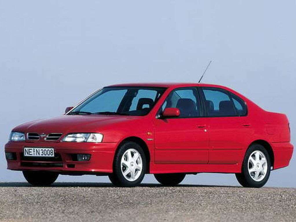 Tapis pour Nissan Primera 1990 - 1996