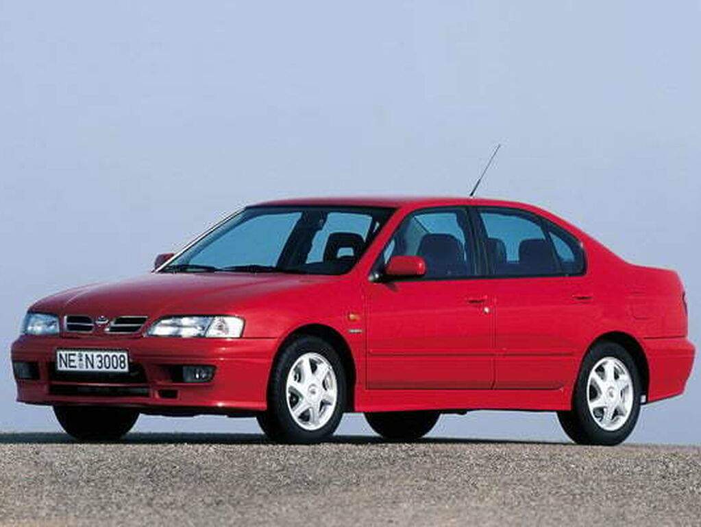 Tapis pour Nissan Primera 1990 - 1996