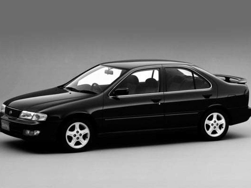 Tapis pour Nissan Sunny 1991 - 1995