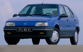 Tapis pour Renault 19. 